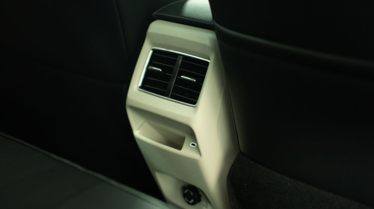 1751974015-mahindra Xuv 3xo Revx Rea